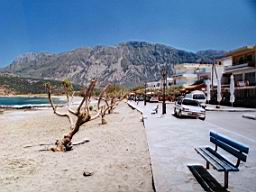Petit village au creu de la baie de Agios Nicolaos