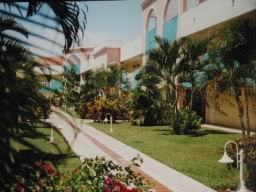Contre allée de la nouvelle résidence de l'hotel Brisas Del Caribe