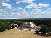 temple maya sur le site de Chichen Itza au Mexique