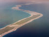 Un coté de l'atoll vu d'avion