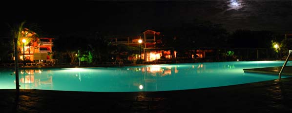 Piscine de nuit du Dominican Bay