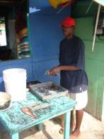 Découpe de poisson frais à Boca Chica
