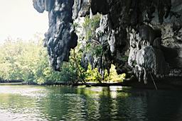 Koh Pan Yi et ses extraordinaires grottes ou l'on peut s'essayer à faire de la plongée en obscurité totale