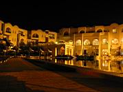 vue nocturne de la piscine de l'hotel Abir - djerba - Tunisie
